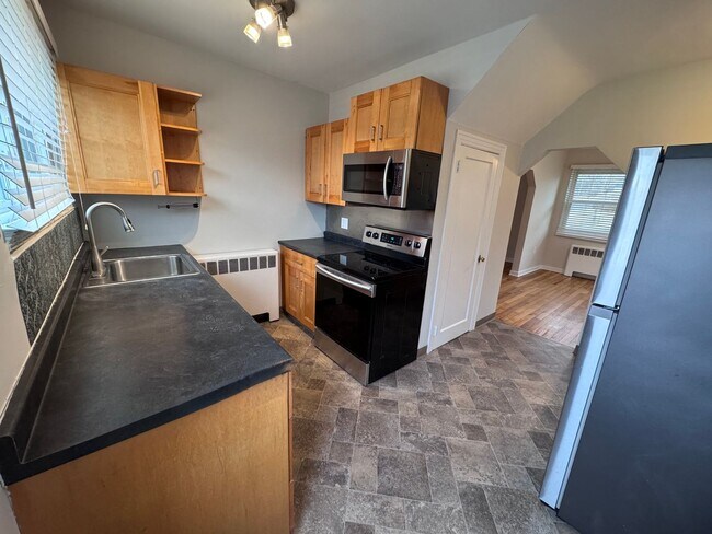 Building Photo - Charming Brick Home in Emmaus