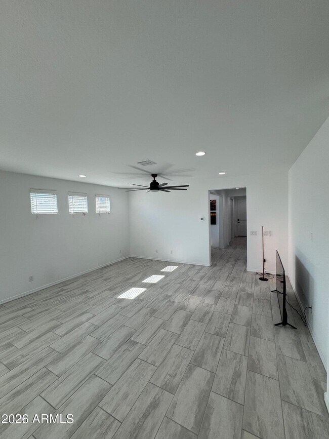 Building Photo - 10275 W Amelia Ave