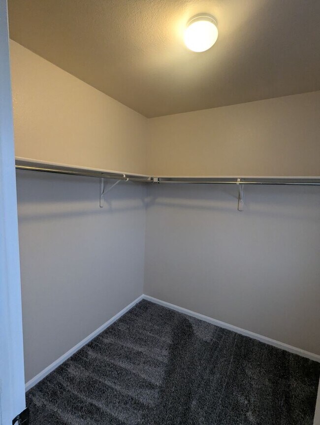 Building Photo - 405 Archers Trail-