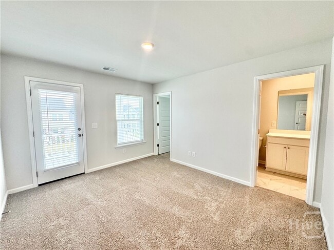 Building Photo - 245 Lillian St