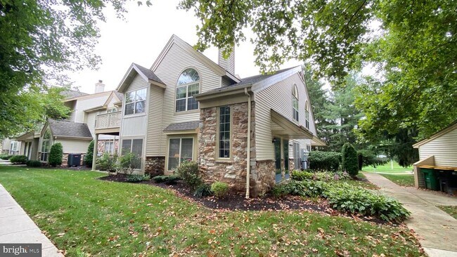 Building Photo - 1010 Foxmeadow Dr