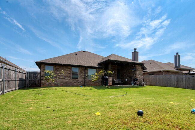Building Photo - 3905 Palmetto Trail