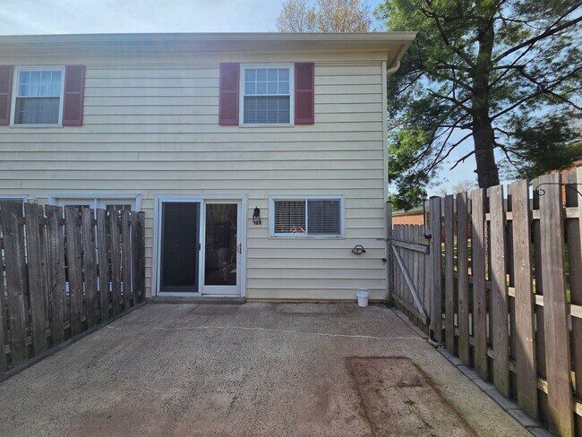 Building Photo - 122 Wellington Terrace