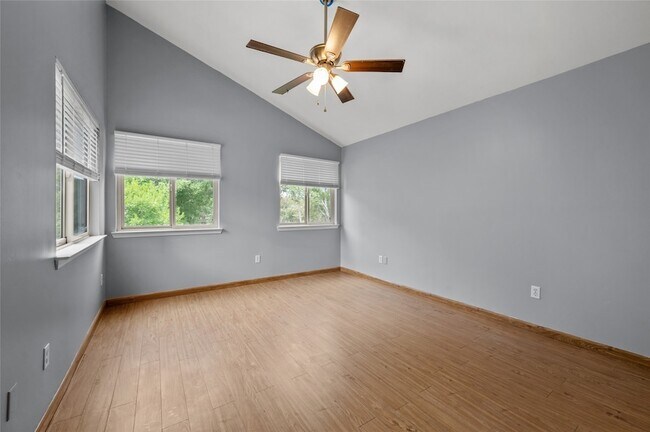 Building Photo - 11709 Lakeside Pl Dr
