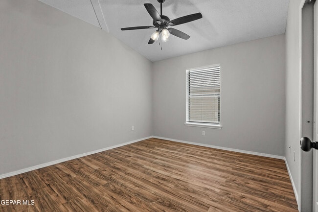 Building Photo - 10039 Paloma Dr