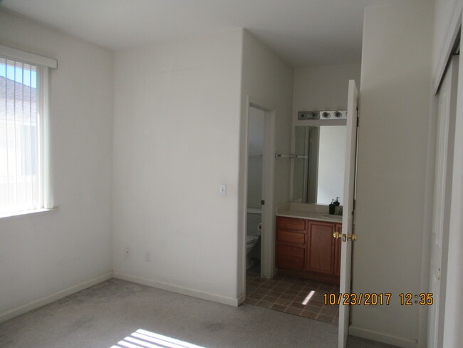 Building Photo - 1751 Pinewood Dr