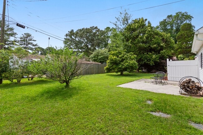 Building Photo - Charming Renovated 3-Bedroom Home in River...