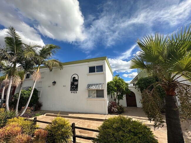 Building Photo - Beautiful 2B 1BA Condo w/ Reserved Parking...