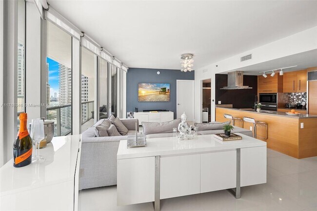 Building Photo - 495 Brickell Ave