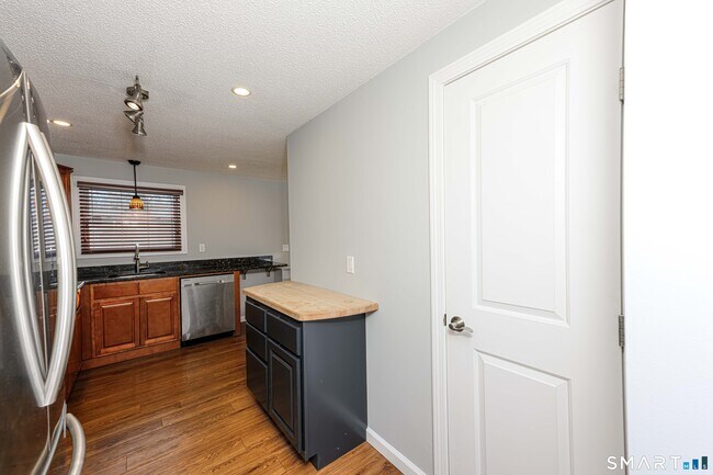 Building Photo - 49 Kimberly Cir