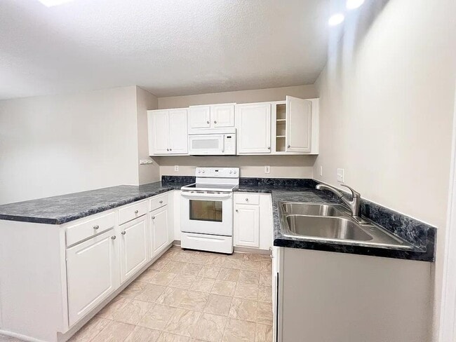 Building Photo - 312 Golden Leaf Ln