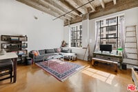 Building Photo - 312 W 5th St
