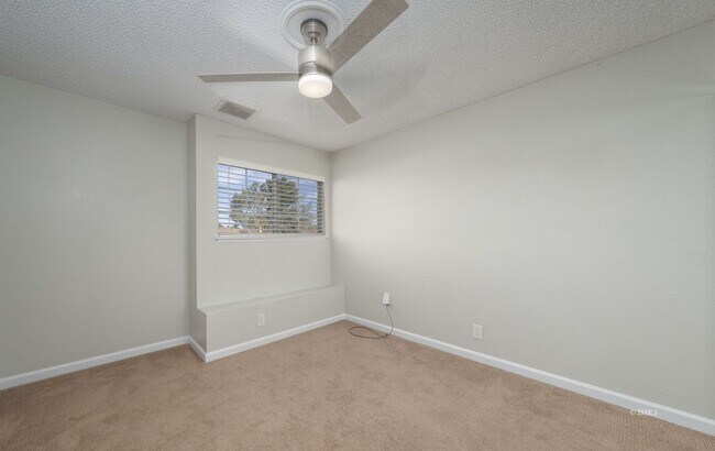 Building Photo - Please Contact Vaughn Realty to set up an ...