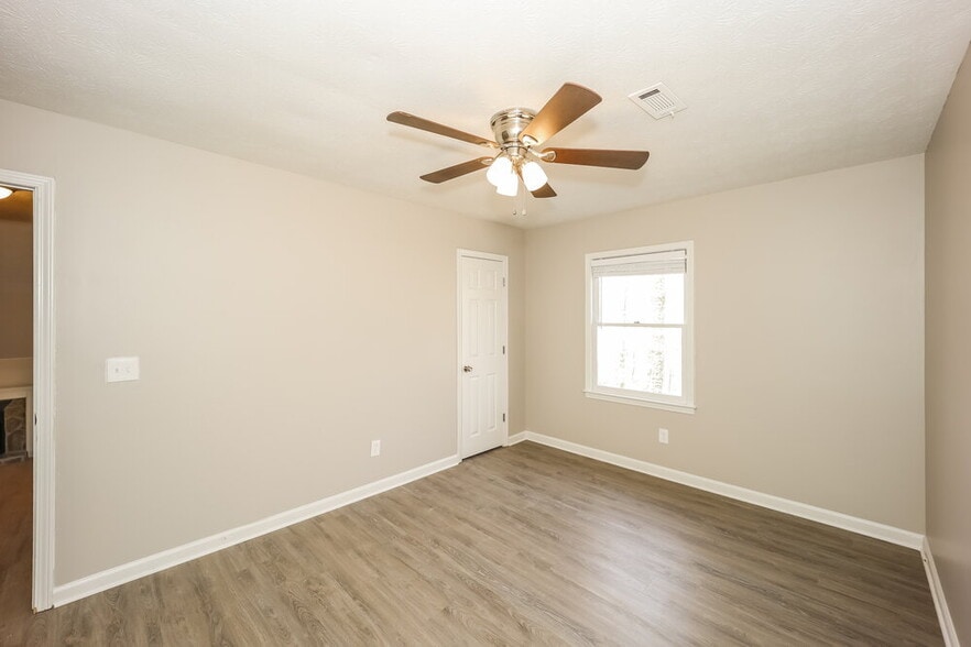 Building Photo - 210 Ashley Creek Dr