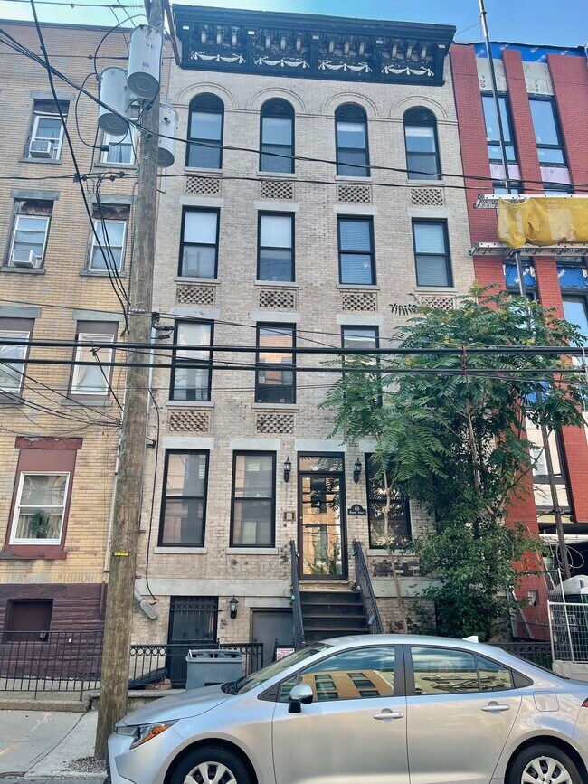 Building Photo - 416 Monroe St