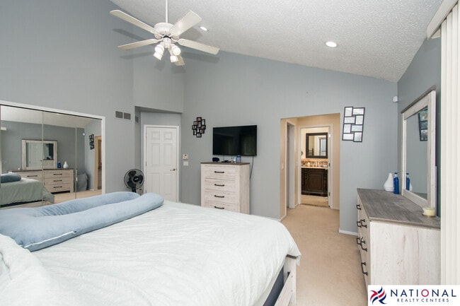 Building Photo - 37709 Glengrove Dr