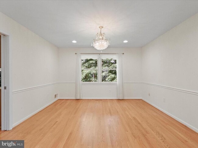 Building Photo - 9715 Ceralene Dr