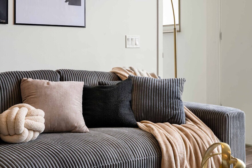 Building Photo - 1122 W Chicago Ave