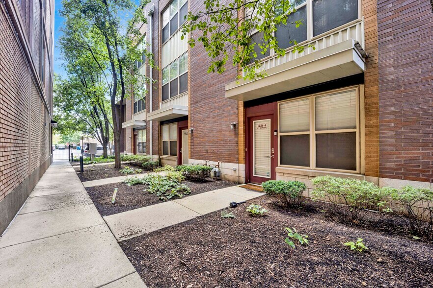Building Photo - 1234 W Monroe St