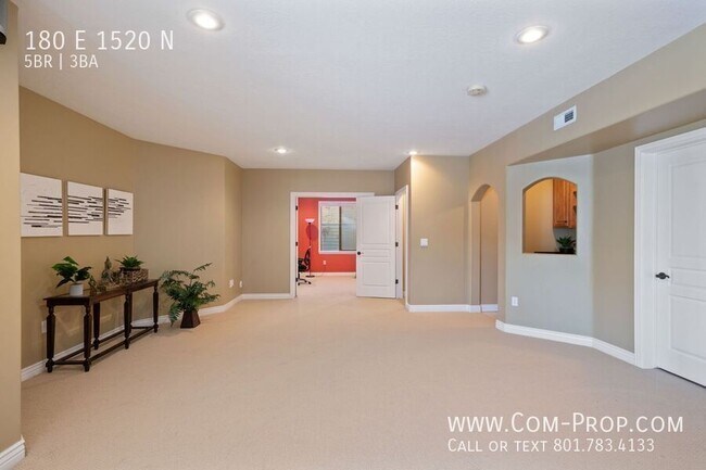 Building Photo - 180 E 1520 N
