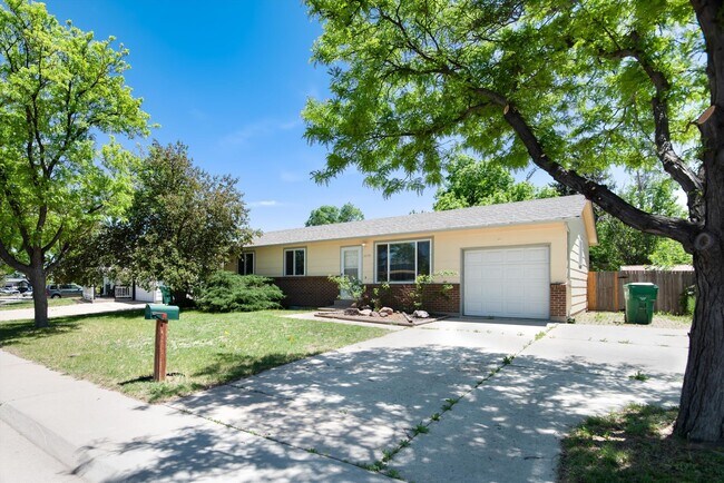 Building Photo - 16176 E Bates Dr