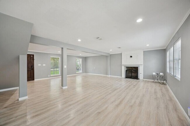 Building Photo - 553 Cane River Ln