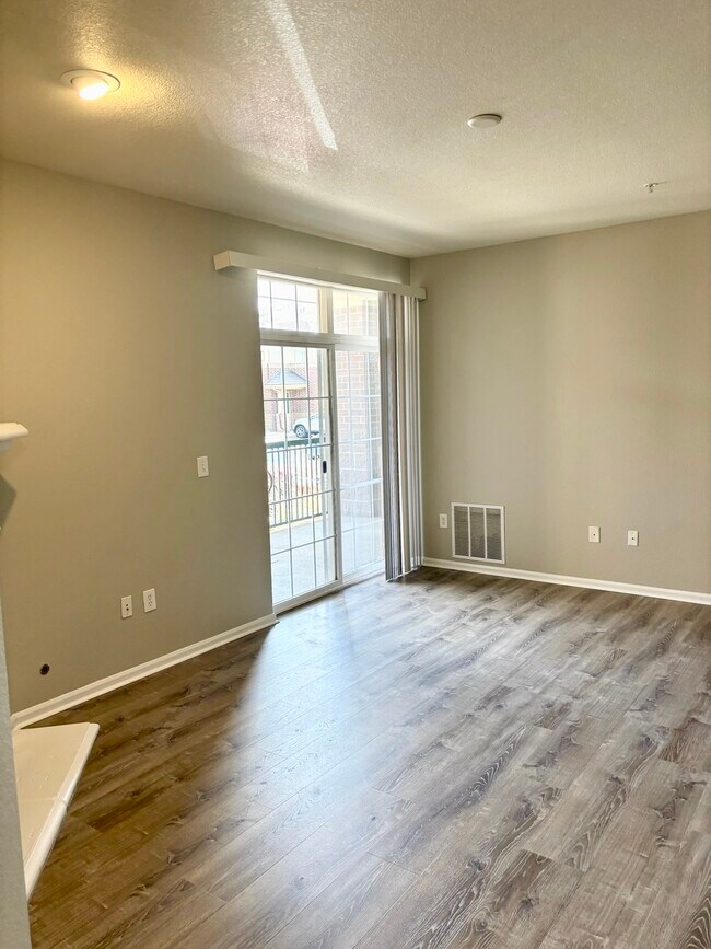 Building Photo - 3852 S Dallas St