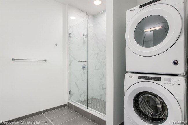 Building Photo - 7410 Kercheval Ave