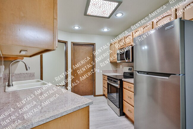 Building Photo - 13610 N 108th Dr