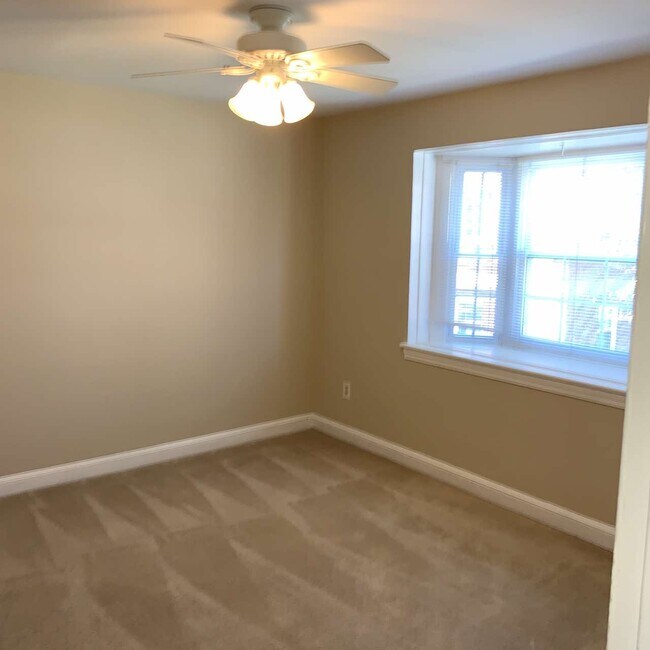 Building Photo - 2105 N Scott St