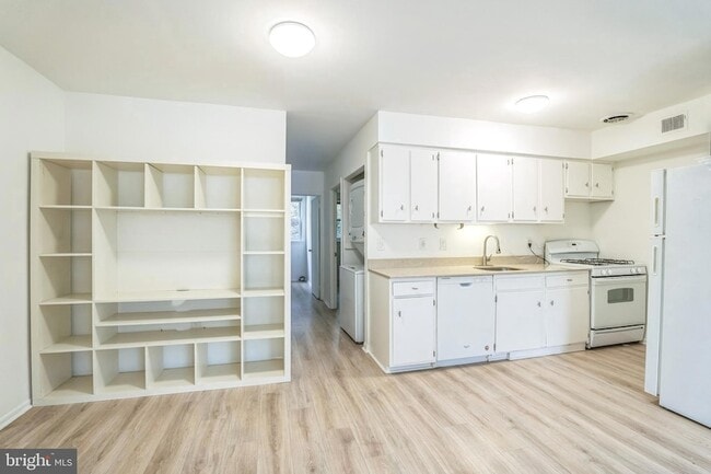 Building Photo - 4616 Silverwood St