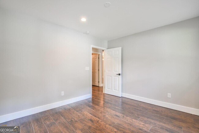Building Photo - 1391 Kennesaw Dr NW