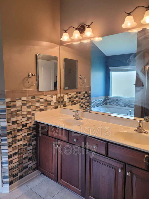 Building Photo - 680 Chestwood Chase Dr