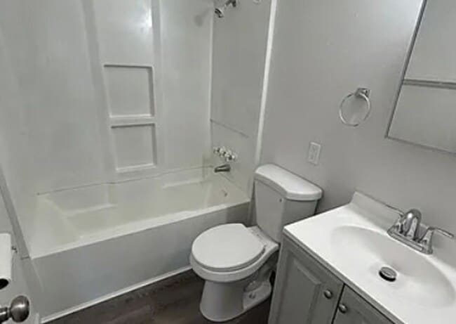 Building Photo - 811 St Monica Dr