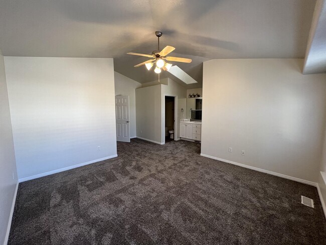 Building Photo - 202 E White Spruce Cv