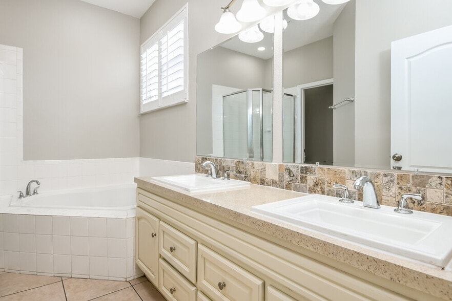 Building Photo - 1030 Trailside Ct