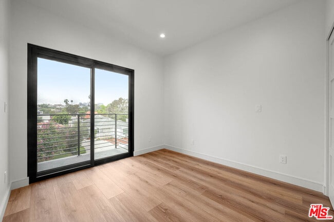 Building Photo - 1920 S Sherbourne Dr