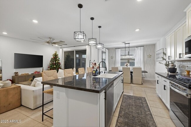 Building Photo - 36810 N Camarillo Dr