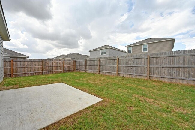 Building Photo - 473 Thistle Ln