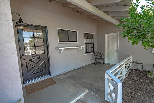 Building Photo - Canoga Park 4-Bedroom Home for Rent!