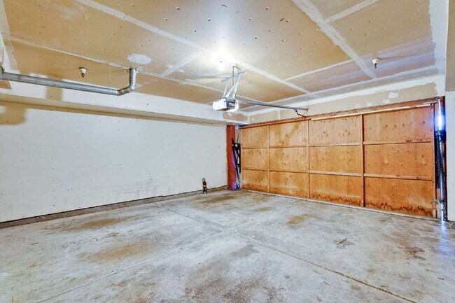 Building Photo - Large, Bright Sunnyvale Townhome near Border of Mountain View