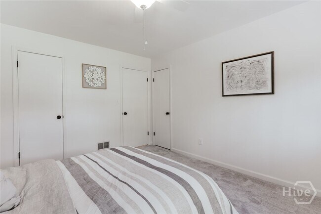 Building Photo - 315 Davis St