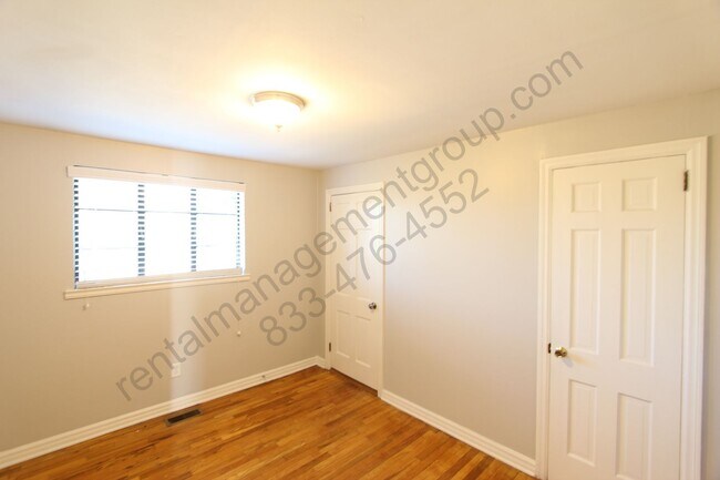 Building Photo - 448 20th Ave S