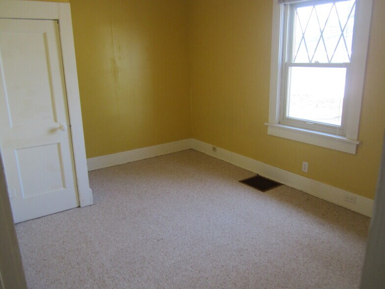 Building Photo - 2330 Starr Ave