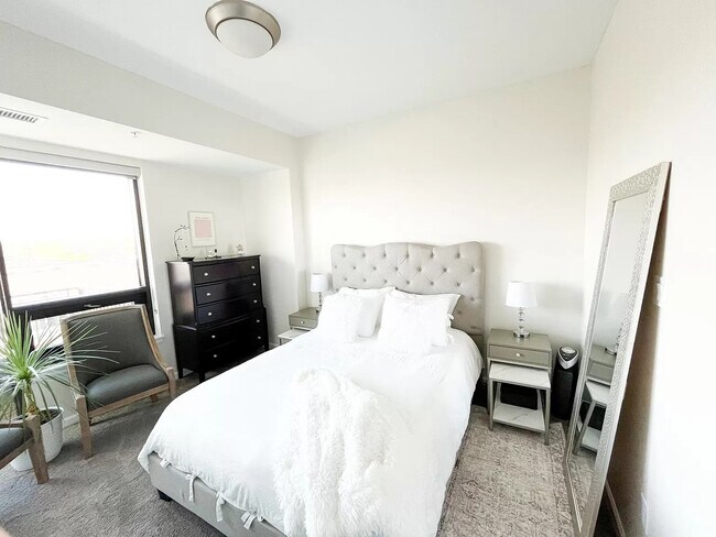 Building Photo - 1650 Fillmore St