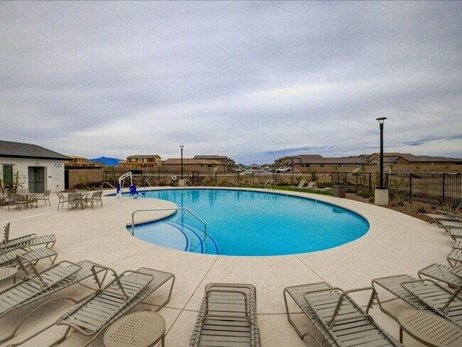 Building Photo - $500 OFF FIRST MONTHS FULL RENT!