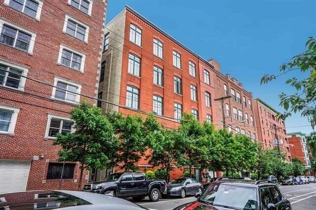 Building Photo - 1023 Clinton St