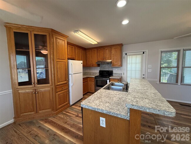 Building Photo - 336 Valley Glen Ct NW