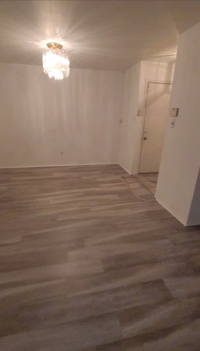 Building Photo - 1303 Morris Ct