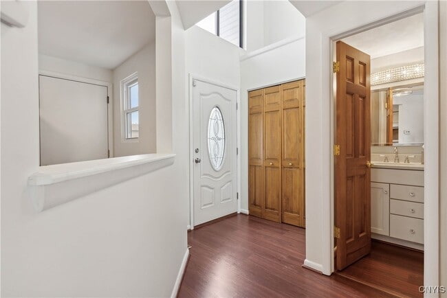 Building Photo - 104 Lookout Cir